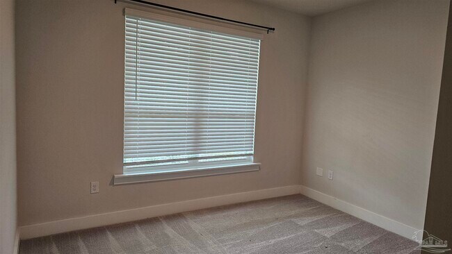 Building Photo - 265 Camellia Dr
