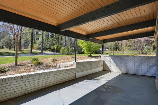 Building Photo - 3684 Northlake Dr