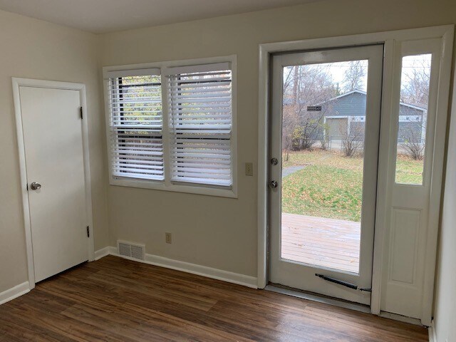 upstairs bedroom or office - 2715 Sunnyview Ln