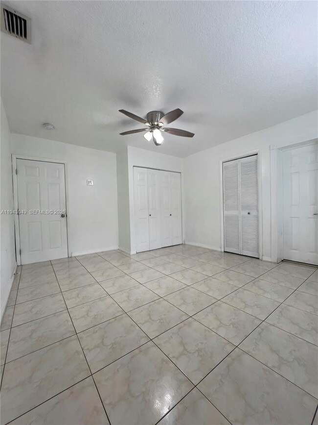 Building Photo - 2761 SW 33rd Ct