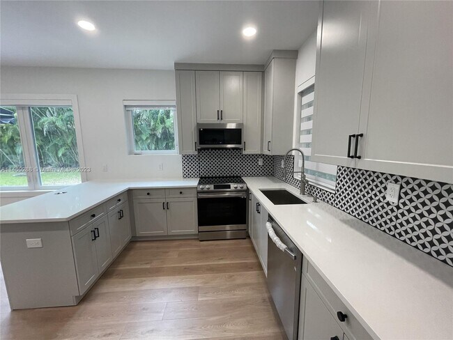 Building Photo - 936 S Alhambra Cir