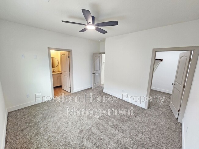 Building Photo - 1340 Arrowhead St