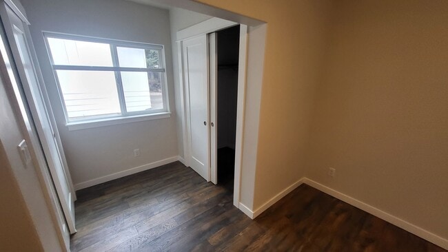 Building Photo - 1460 NW Newport Ave