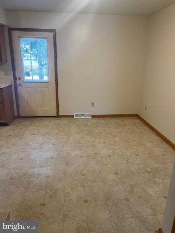 Building Photo - 14 Colonial Dr