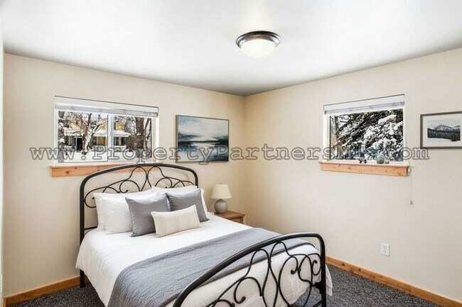 Building Photo - 215 N Quaw Blvd