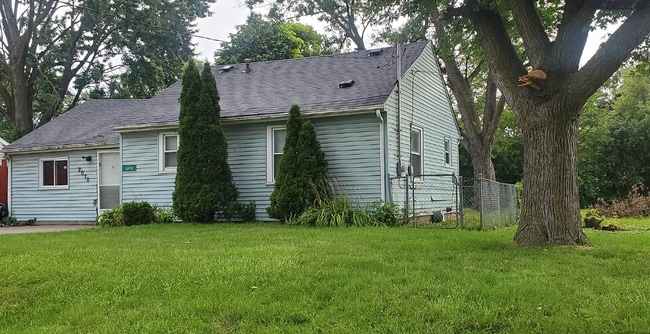 Building Photo - Charming 3-Bedroom Pet-Friendly Home with Modern Conveniences in Flint Charter Township!