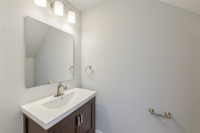 Building Photo - Modern Comfort Meets Convenience