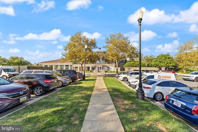 Building Photo - 44210 Shady Glen Terrace