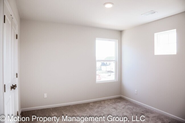 Building Photo - 19 Springwood Ln