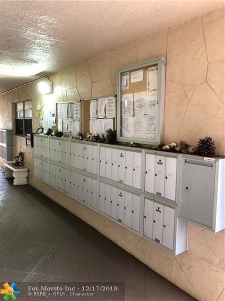 Building Photo - 2515 NE 1st Ct