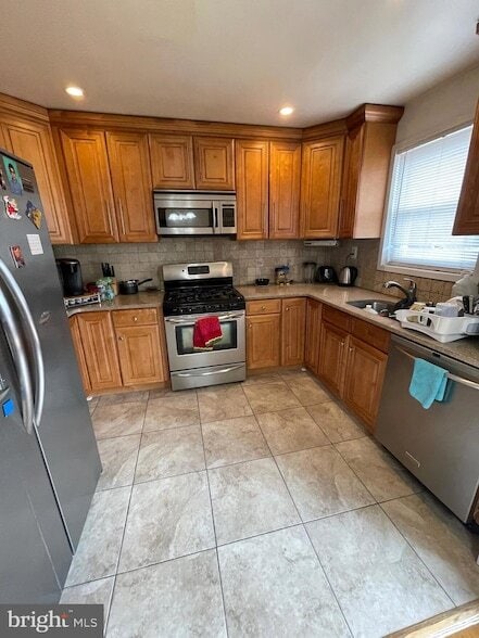 Primary Photo - 3608 Isbell St
