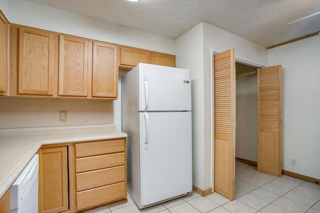 Building Photo - One Side of Very Nice Duplex West Granbury- 2 Bed, 2 Bath- 76049