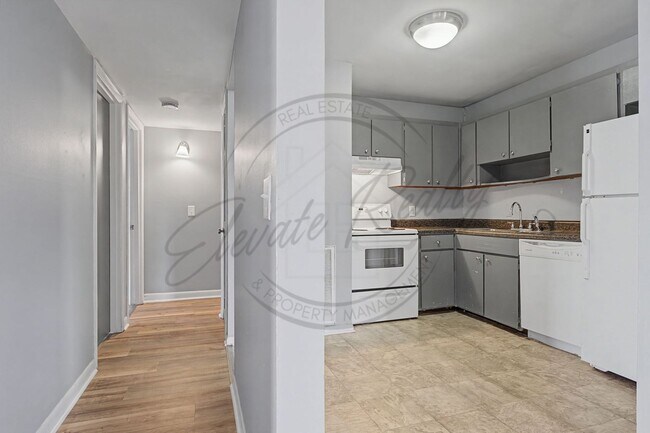 Building Photo - Two Bedroom Condo, First Floor, across from Madison Park with stackable washer/dryer!