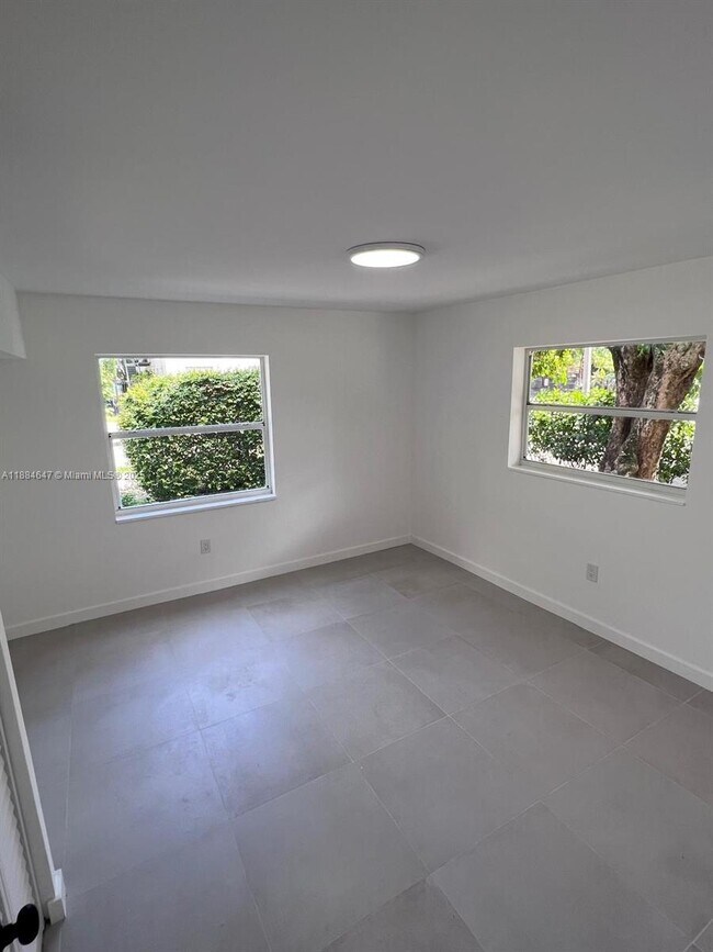 Building Photo - 7820 NE Bayshore Ct