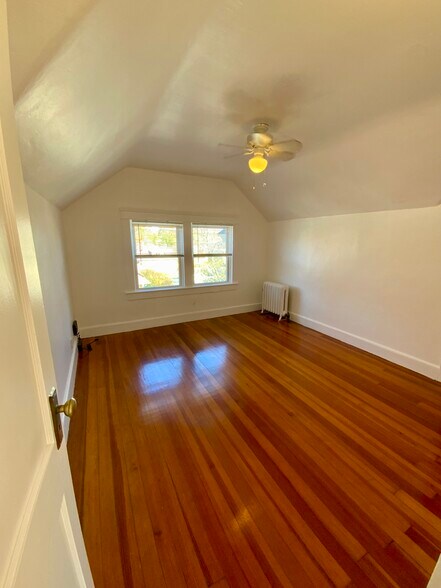 Building Photo - 1032 Hope St