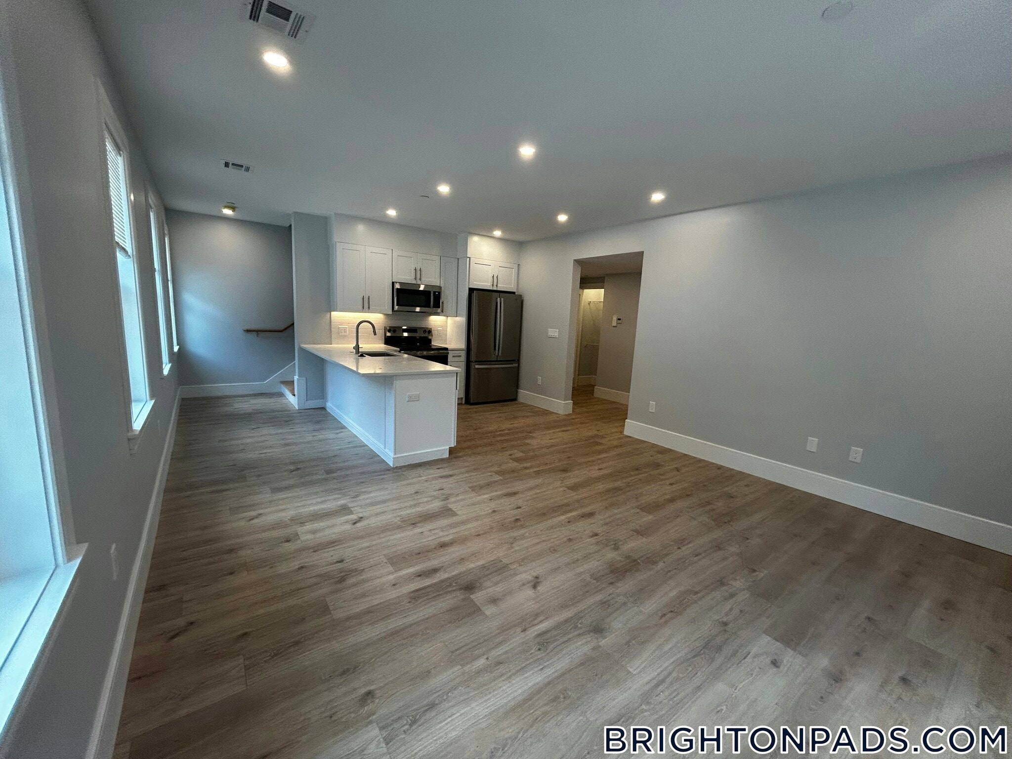 Building Photo - 124 Kenrick St