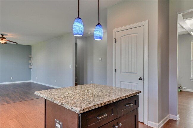 Building Photo - 1543 Driftwood Ln