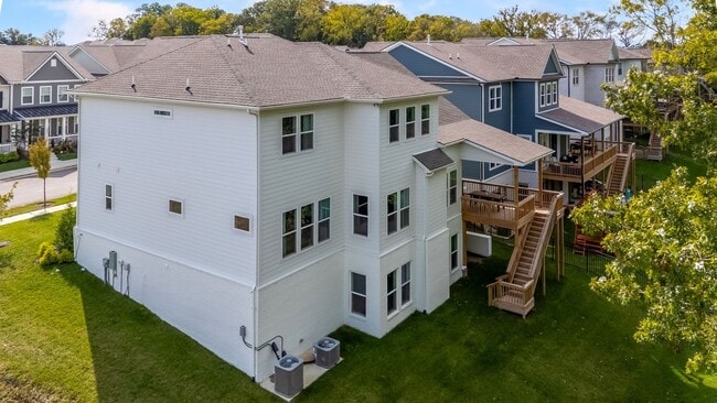 Building Photo - Now available in the highly desirable Lockwood Glen community in Franklin