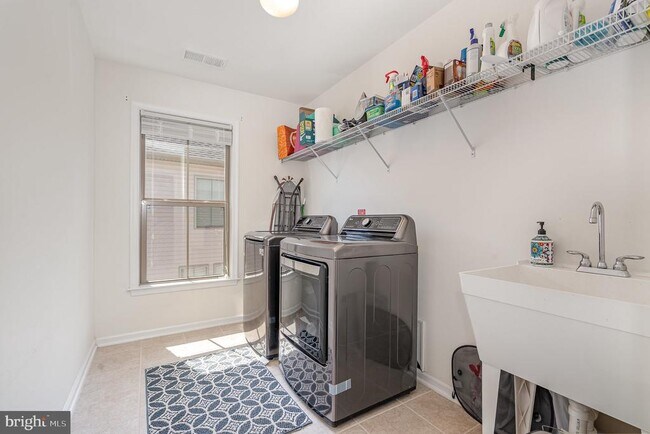Building Photo - 24846 Somerby Dr
