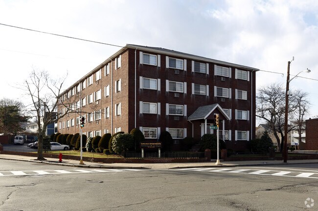 Primary Photo - Lincoln Apartments