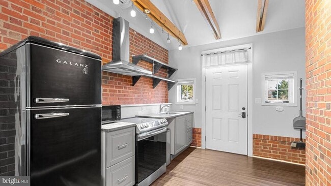 Primary Photo - 429 S Washington St