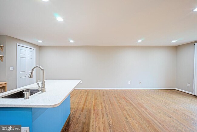 Building Photo - 9705 Locust Hill Dr