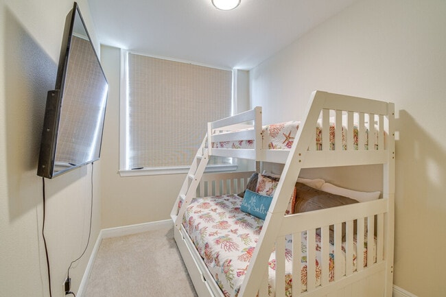 Building Photo - 13941 Del Rio Dr