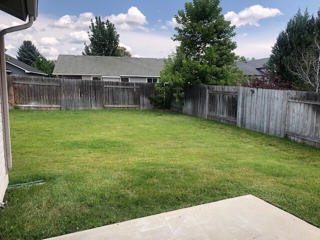 Building Photo - Available NOW! 3bed/2bath Home in Southeast Boise
