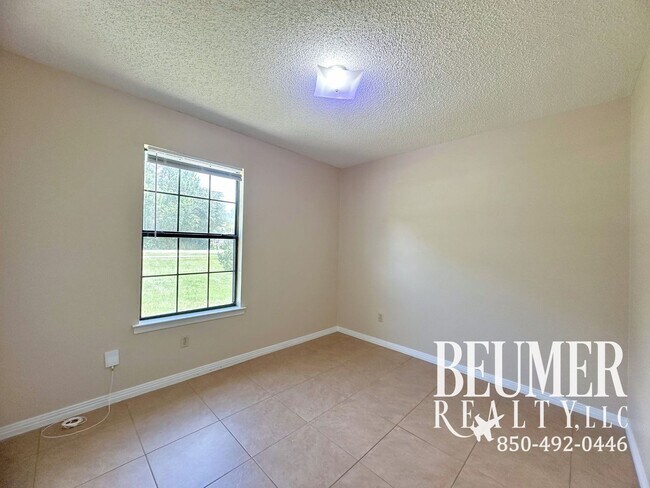 Building Photo - 3br/2ba Home for Rent in West Pensacola