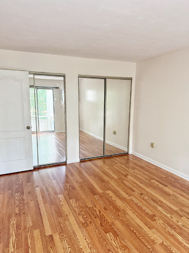 Building Photo - Spacious 2 BED 1.5 BATH Condo rental close to Quincy Center!