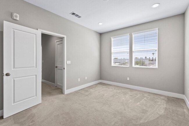 Building Photo - 118 Bonano Ln