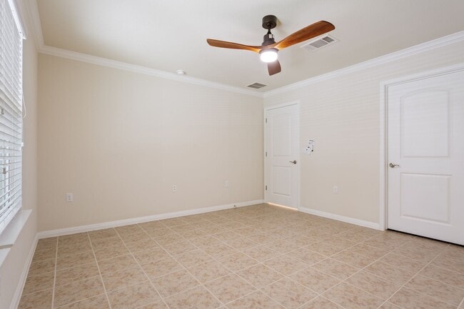 Building Photo - 215 Paint Creek Ln
