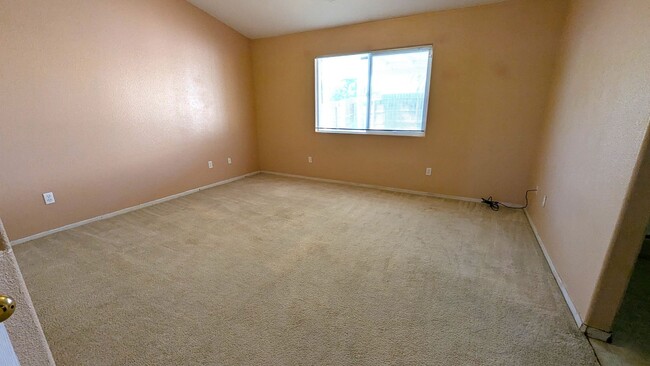 Building Photo - Beautiful Westside 3 Bedroom 2 Bath Home