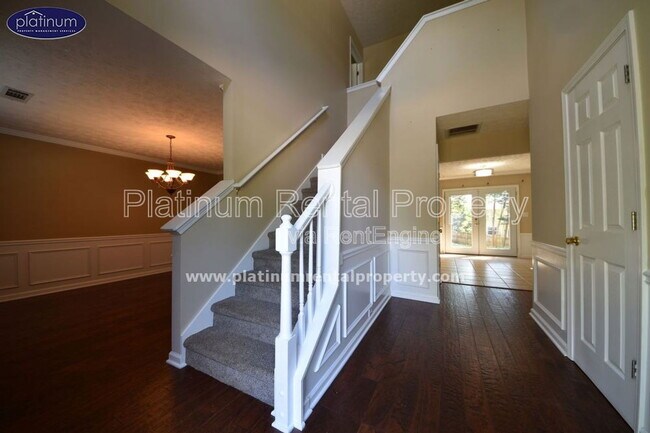 Building Photo - 1325 Holleybrooke Dr