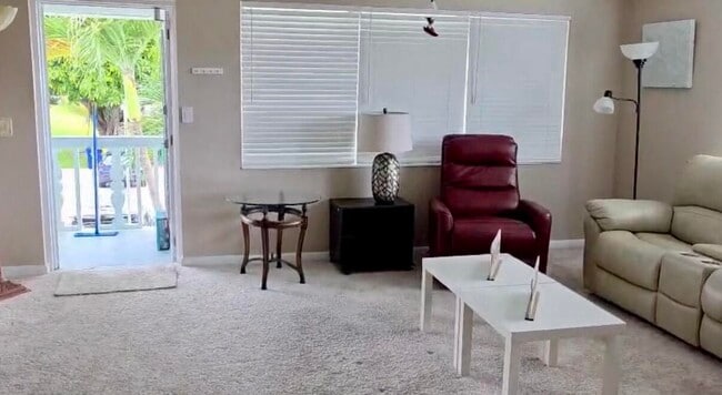 Building Photo - 226 Windsor J