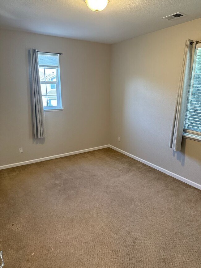 Building Photo - Everything you wanted