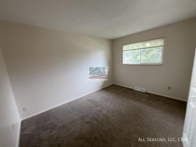 Building Photo - 4715 La Cresta Dr