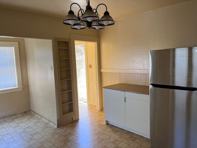 Building Photo - Rockridge house, Walk to Bart, Shops and R...
