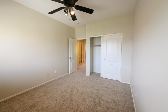 Building Photo - 2521 W Tumbleweed Dr