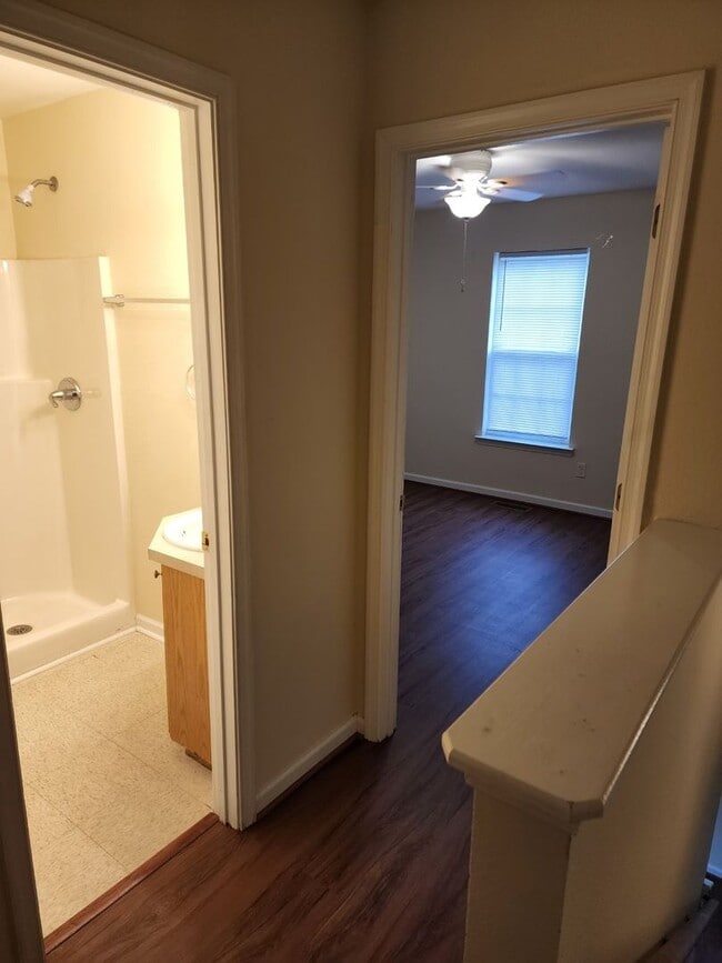 Building Photo - Spacious 2 Story home in Town - Apply Now ...