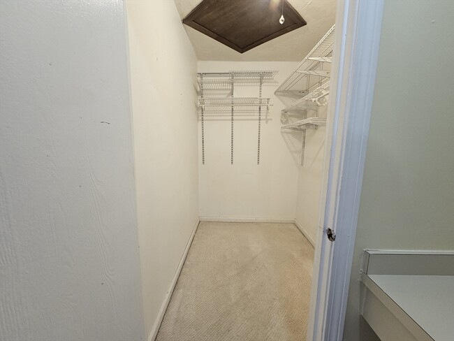 Building Photo - 3 Treetop Park