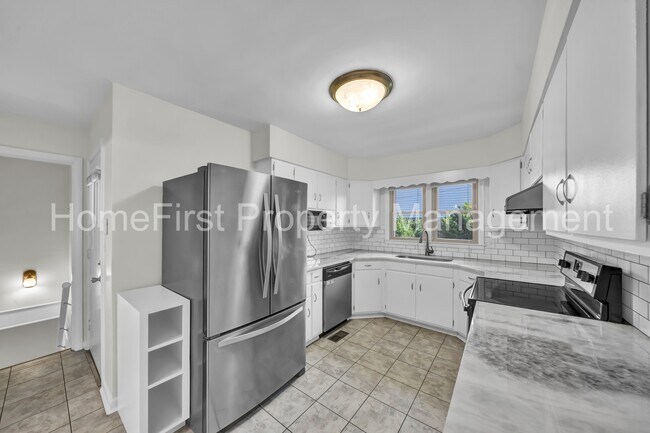 Building Photo - 118 Meadowlark Dr