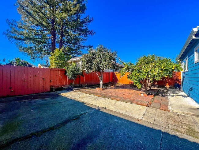 Building Photo - Beautifully Updated, Fully Furnished Napa Home Near Downtown