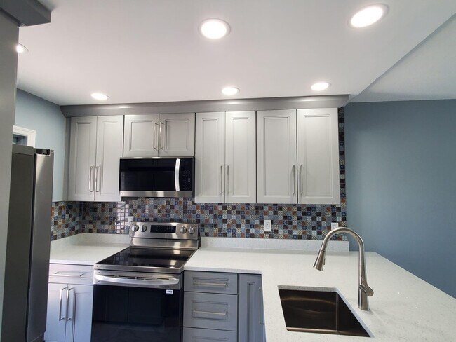 Building Photo - 1481 S Ocean Blvd