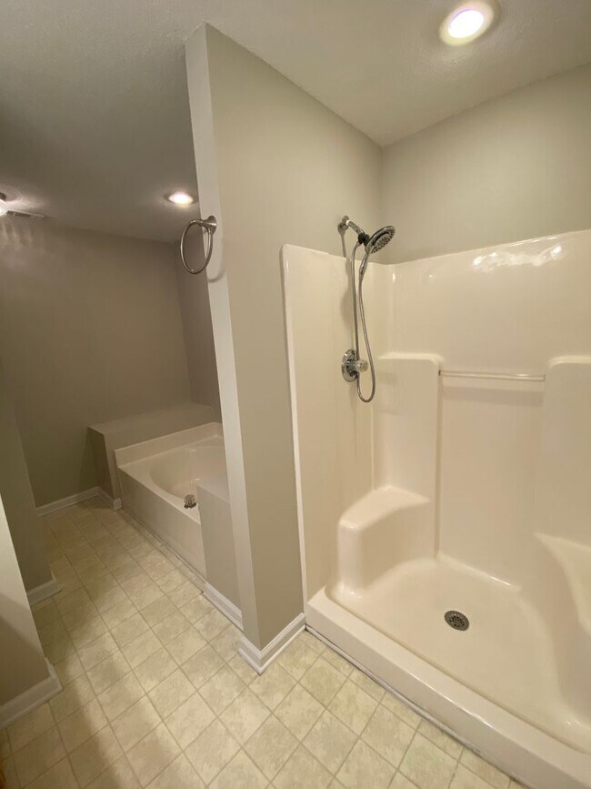 Building Photo - 204 Wembley Dr