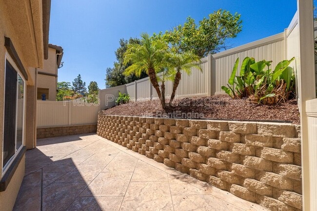 Building Photo - 6223 Avenida De Las Vistas