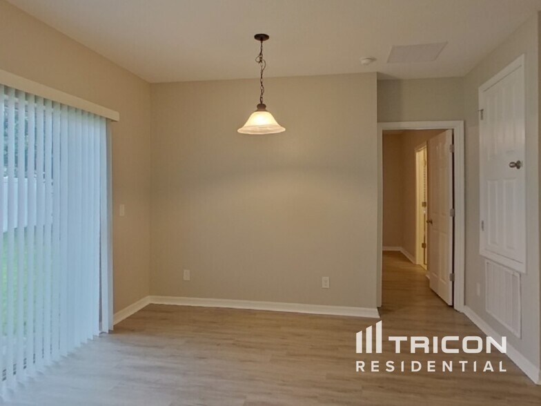 Building Photo - 4925 Rockvale Dr