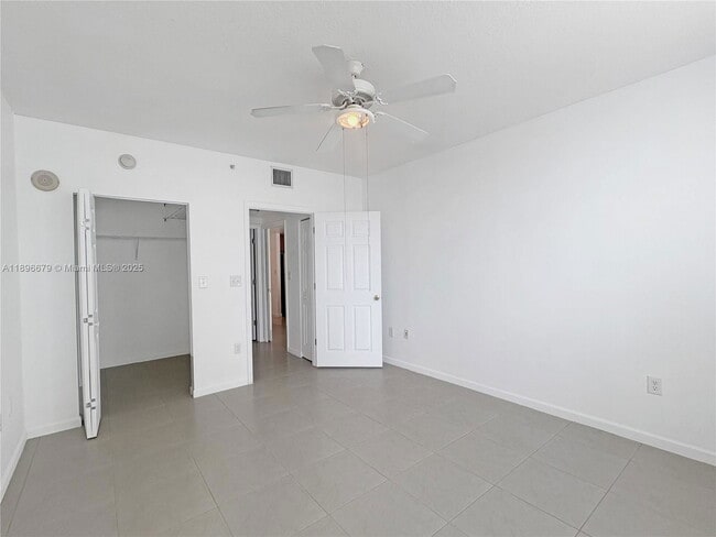 Building Photo - 2000 N Bayshore Dr