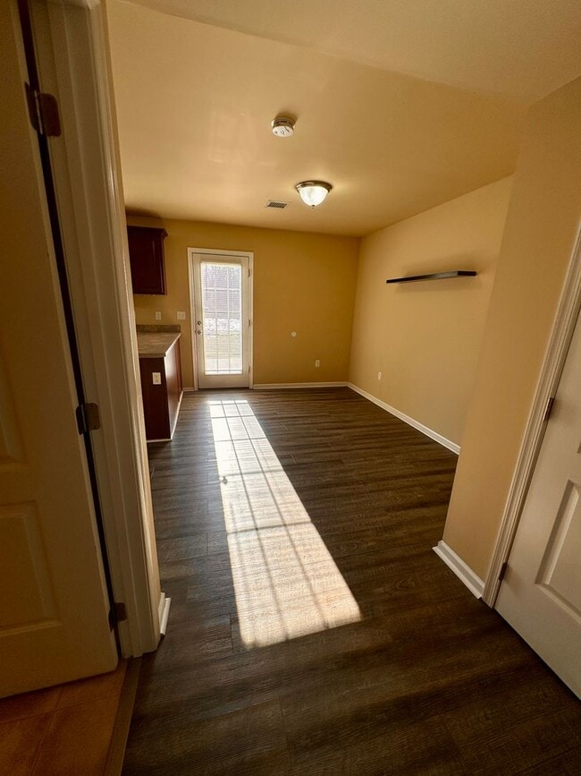 Building Photo - 2086 Market St Ext