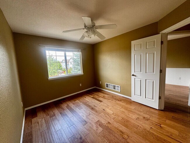 Building Photo - 3 Bedroom Home with Basement in Stetson Hills